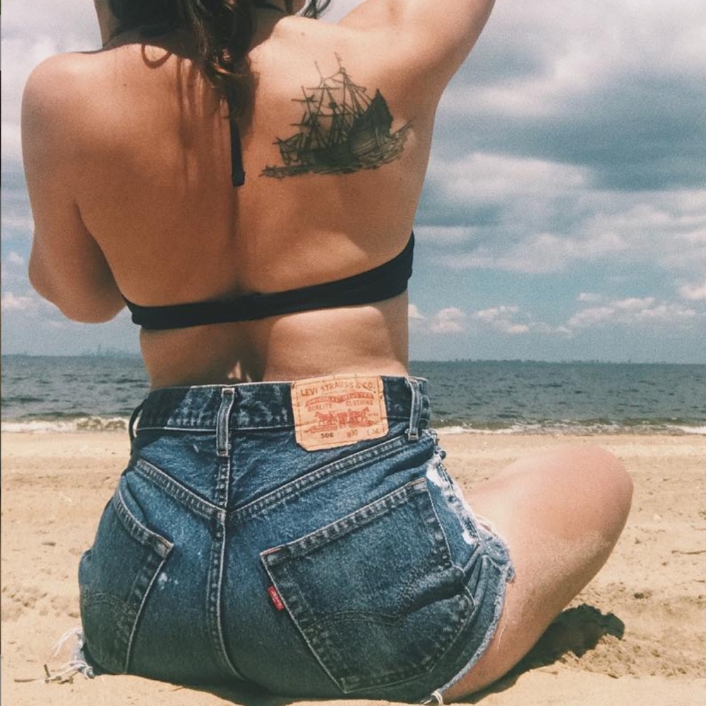 Levi’s high waiste ripped denim shorts - acid wash